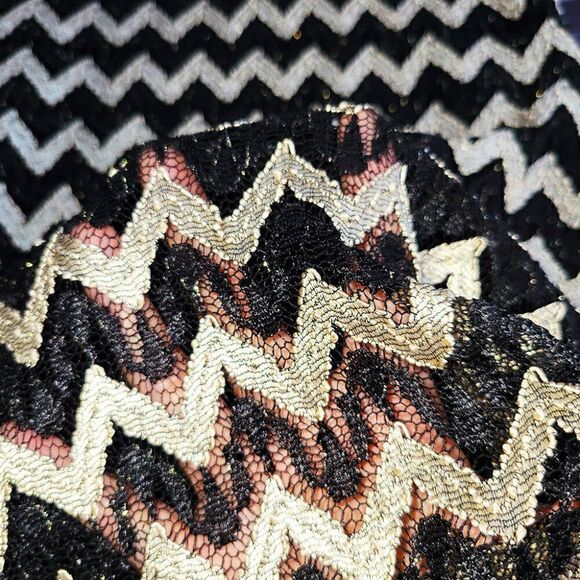 Windsor gold black zig zag bodycon lacy dress - Picture 4 of 4